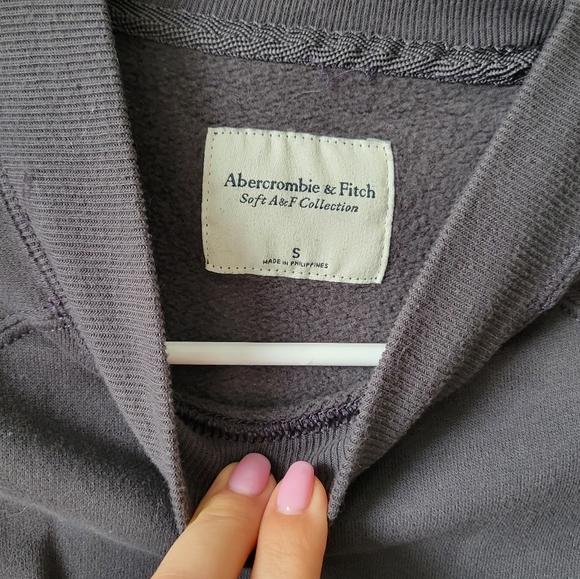 Sweatshirt 🐨 - Picture 2 of 2